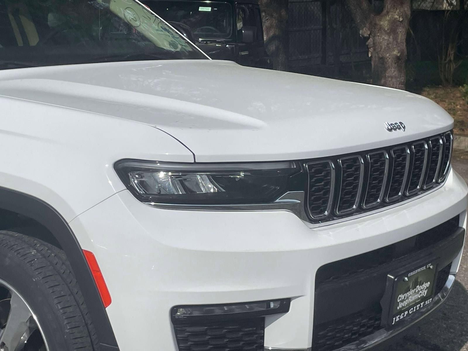 Used 2022 Jeep Grand Cherokee L Limited AWD/4WD image 10