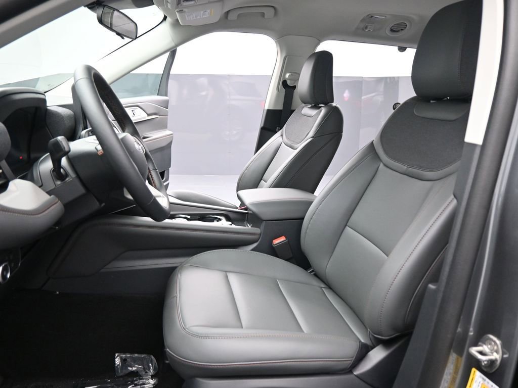 New 2025 Ford Explorer Active w/ Active Comfort Package image 8