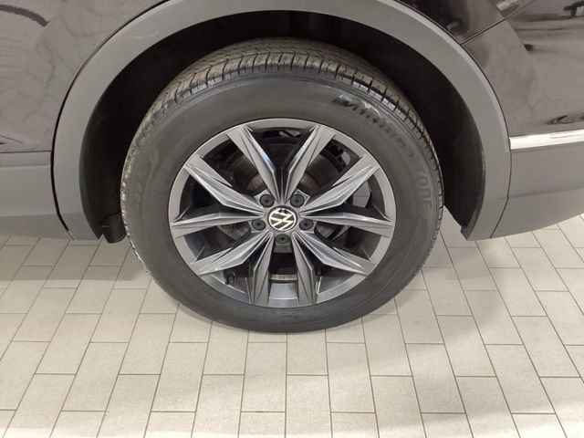 Certified 2023 Volkswagen Tiguan SE w/ Panoramic Sunroof Package image 22
