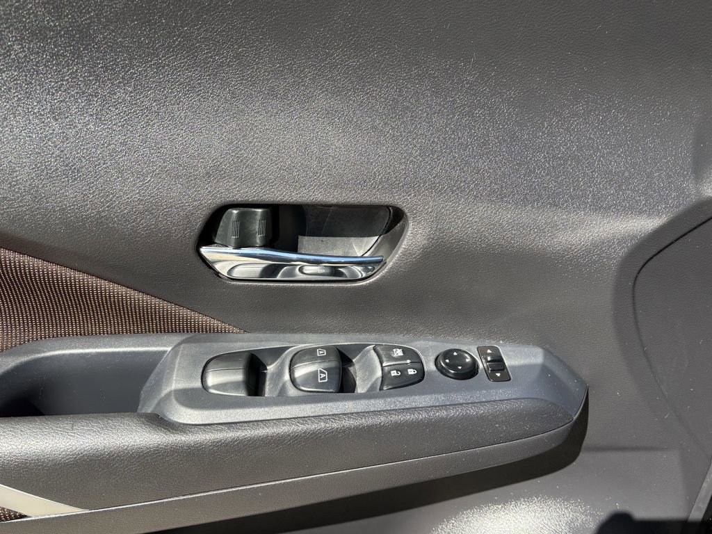 Used 2023 Nissan Kicks SR image 11