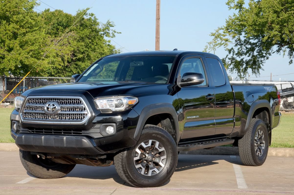 Used 2016 Toyota Tacoma TRD Off-Road AWD/4WD image 2