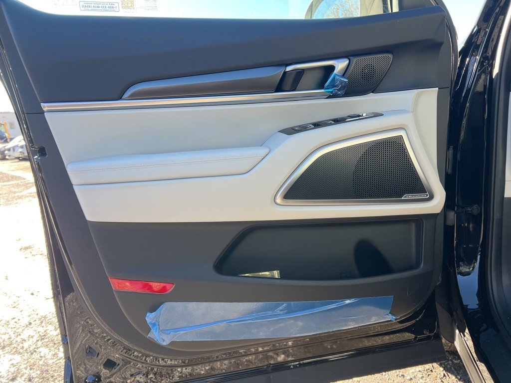 New 2025 Kia Telluride S image 8