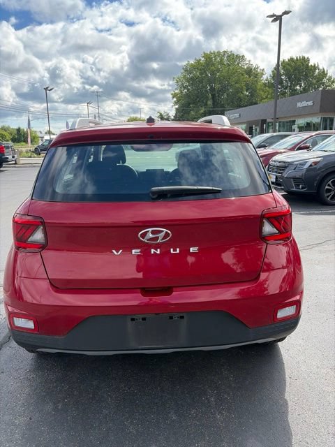 Used 2023 Hyundai Venue SEL FWD image 13