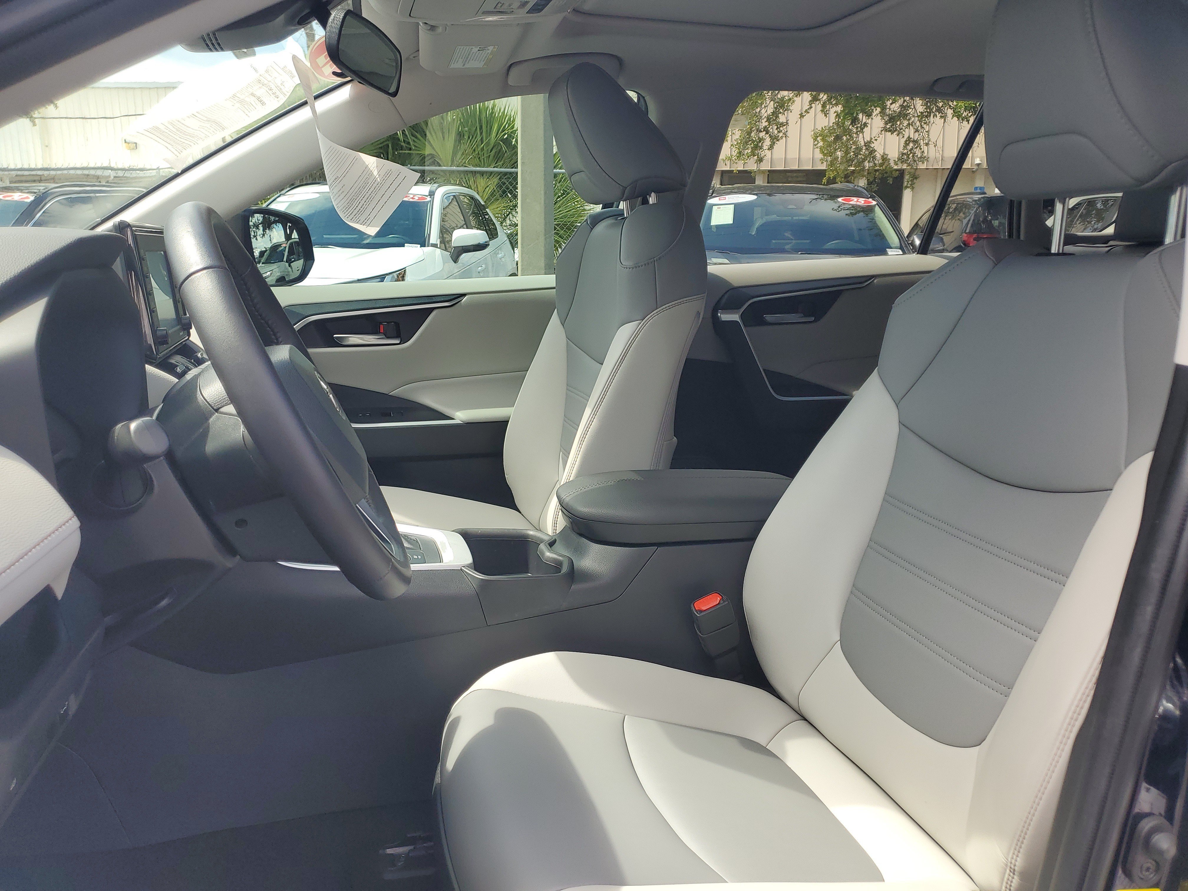 Used 2022 Toyota RAV4 XLE Premium AWD/4WD image 21