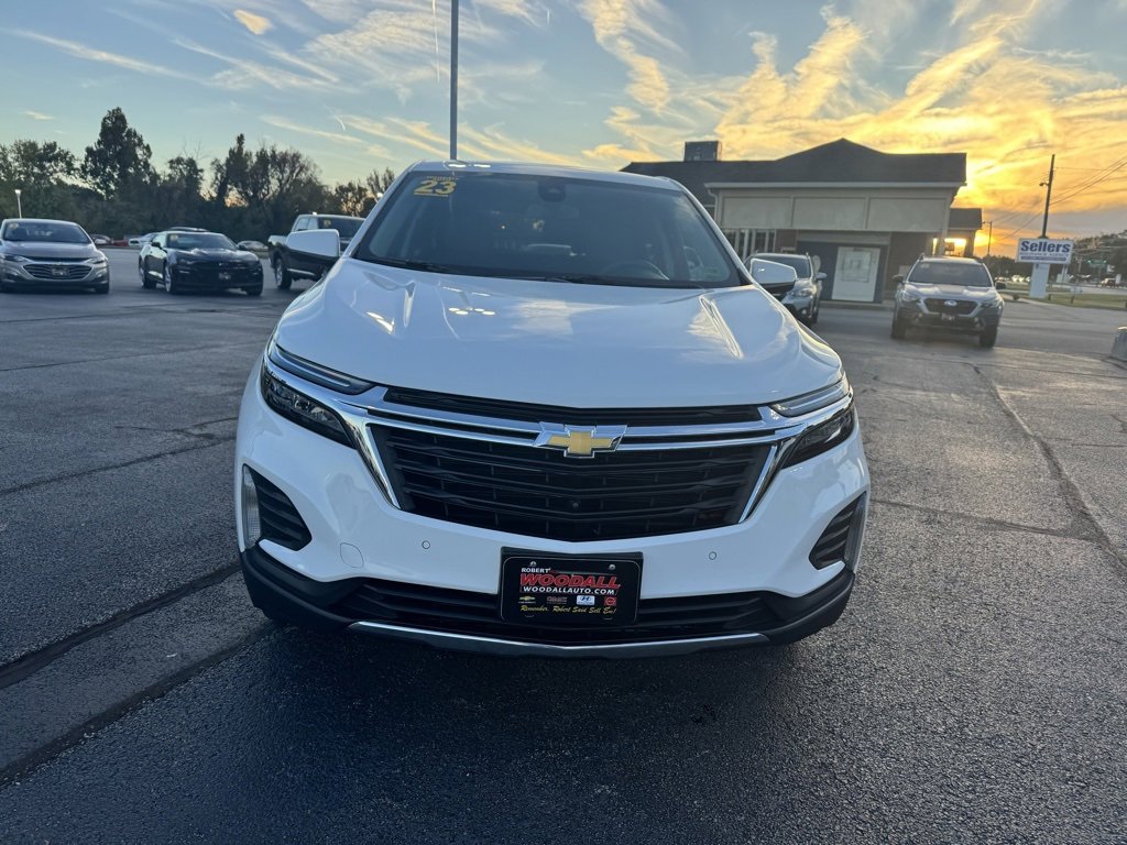 Used 2023 Chevrolet Equinox LT image 2