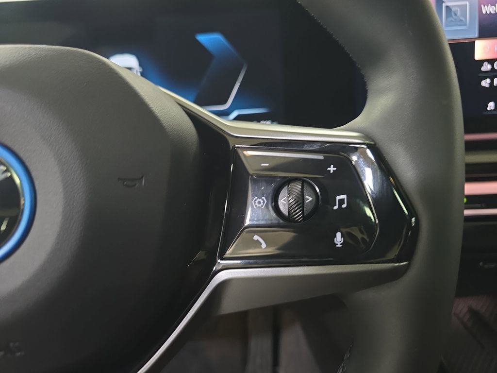 Used 2025 BMW i5 eDrive40i w/ Premium Package image 21