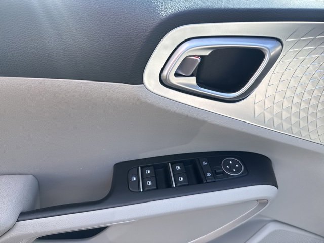 Used 2024 Kia Soul LX image 18