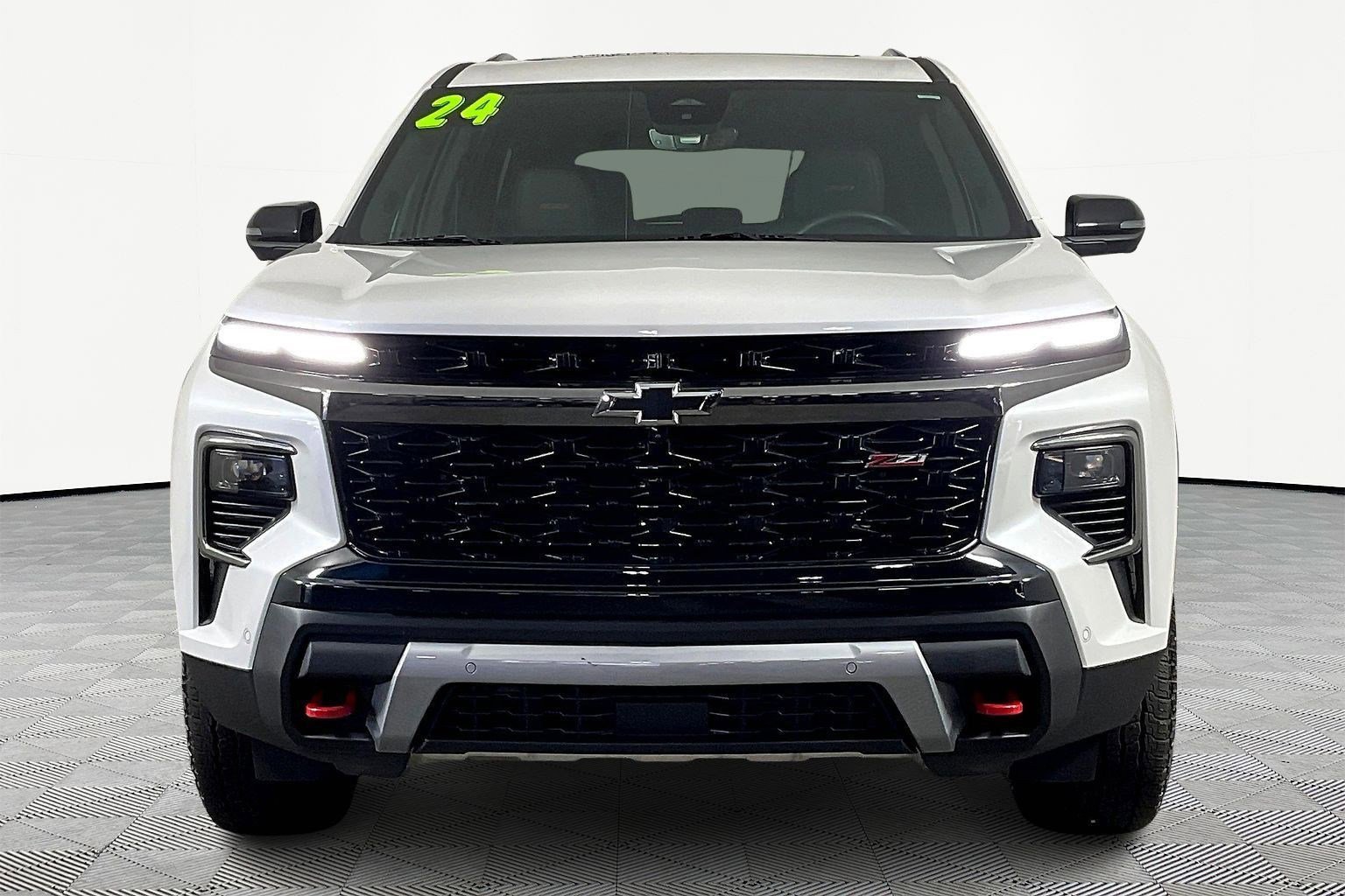 Used 2024 Chevrolet Traverse Z71 w/ Enhanced Driving Package image 2