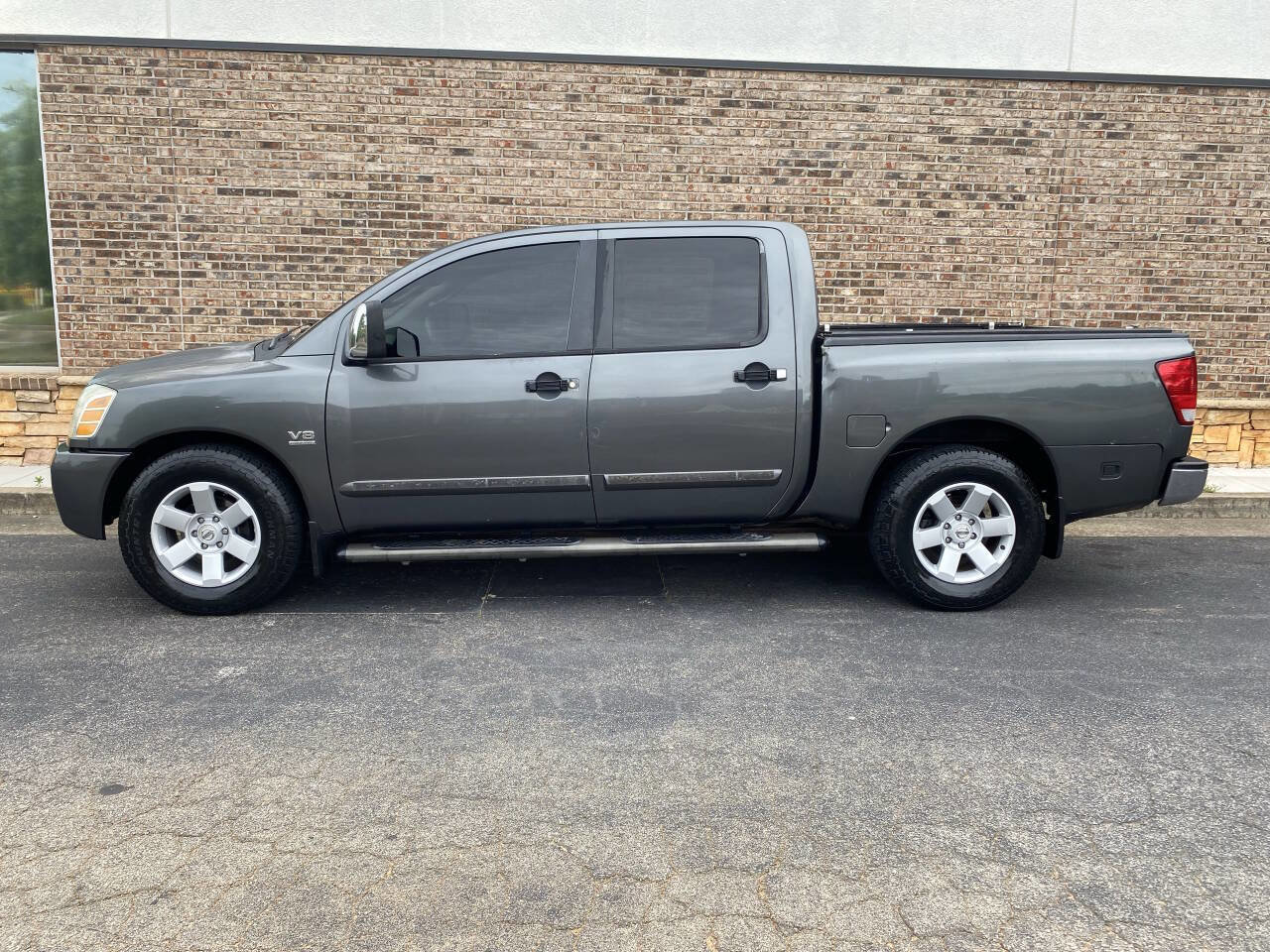 Used 2004 Nissan Titan LE w/ (Tow) Big Tow Pkg RWD image 3