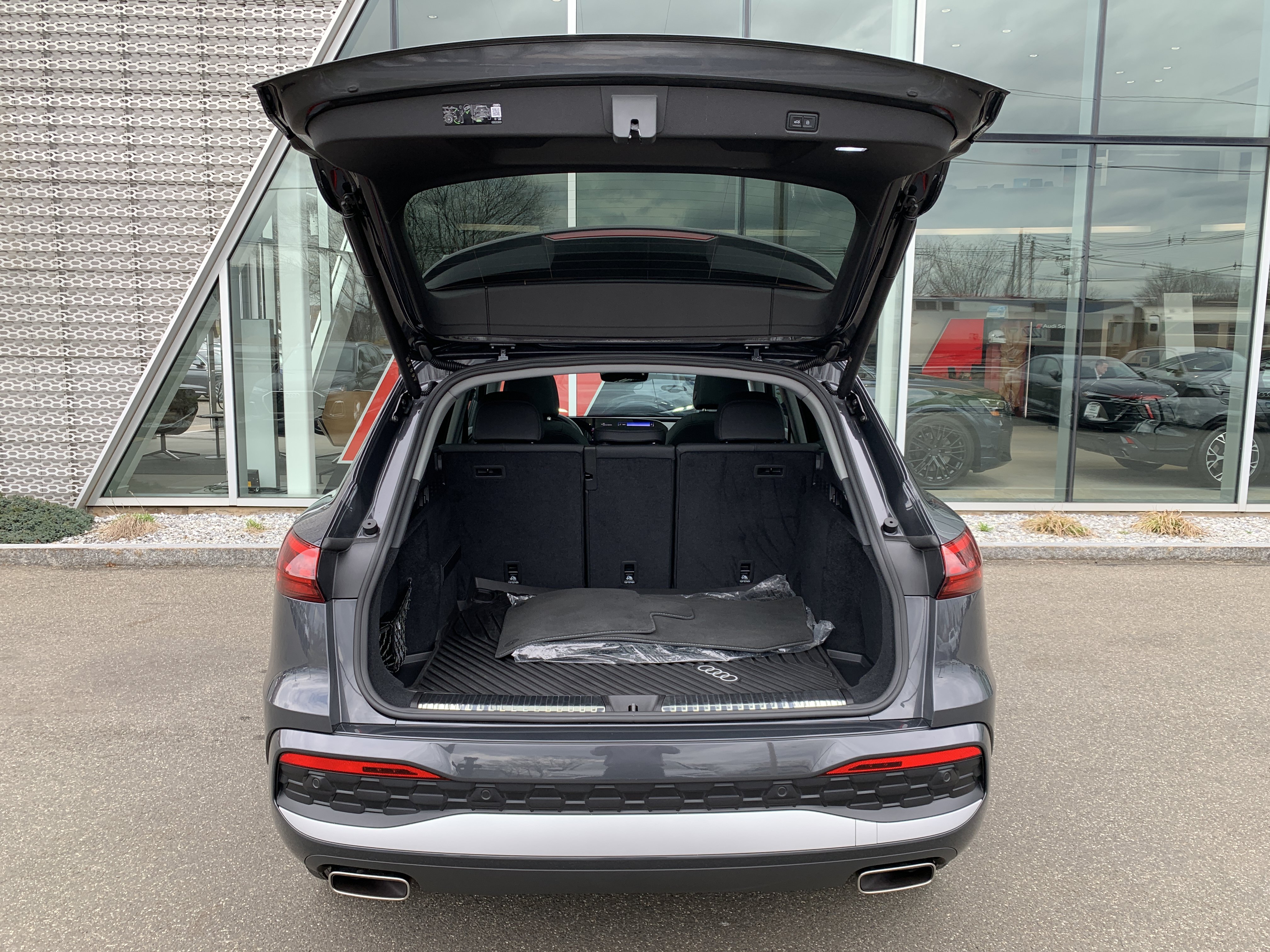 Certified 2025 Audi Q5 Premium w/ Convenience Package AWD/4WD image 17