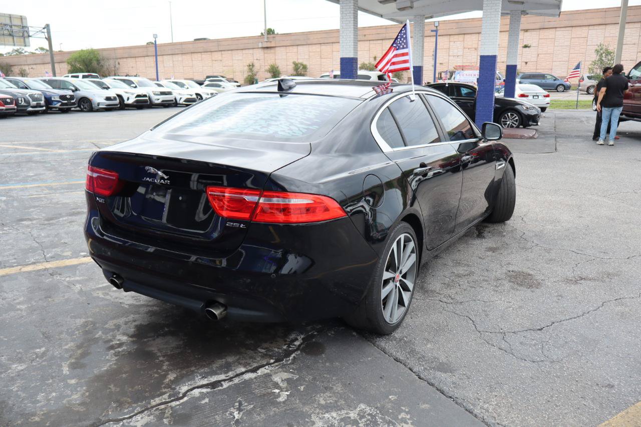 Used 2018 Jaguar XE Prestige RWD image 3