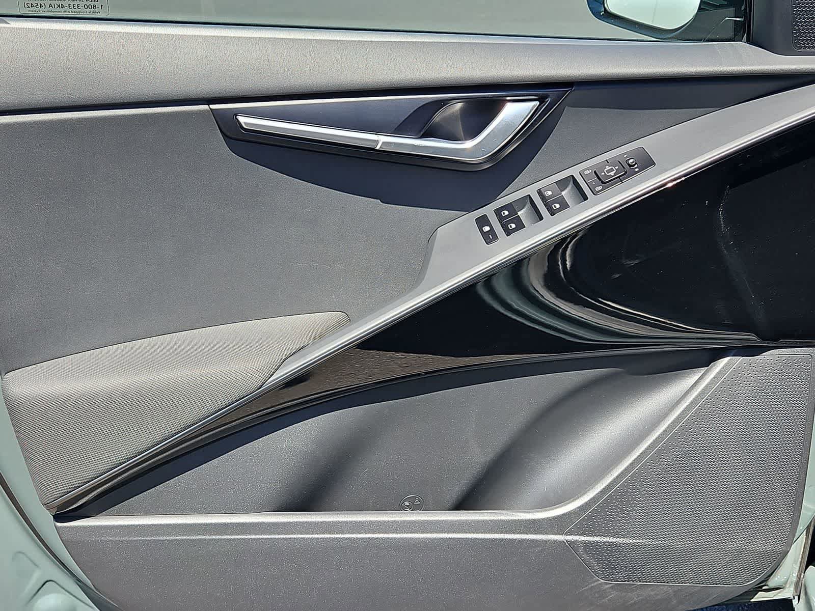 Used 2025 Kia Niro Wind FWD image 28