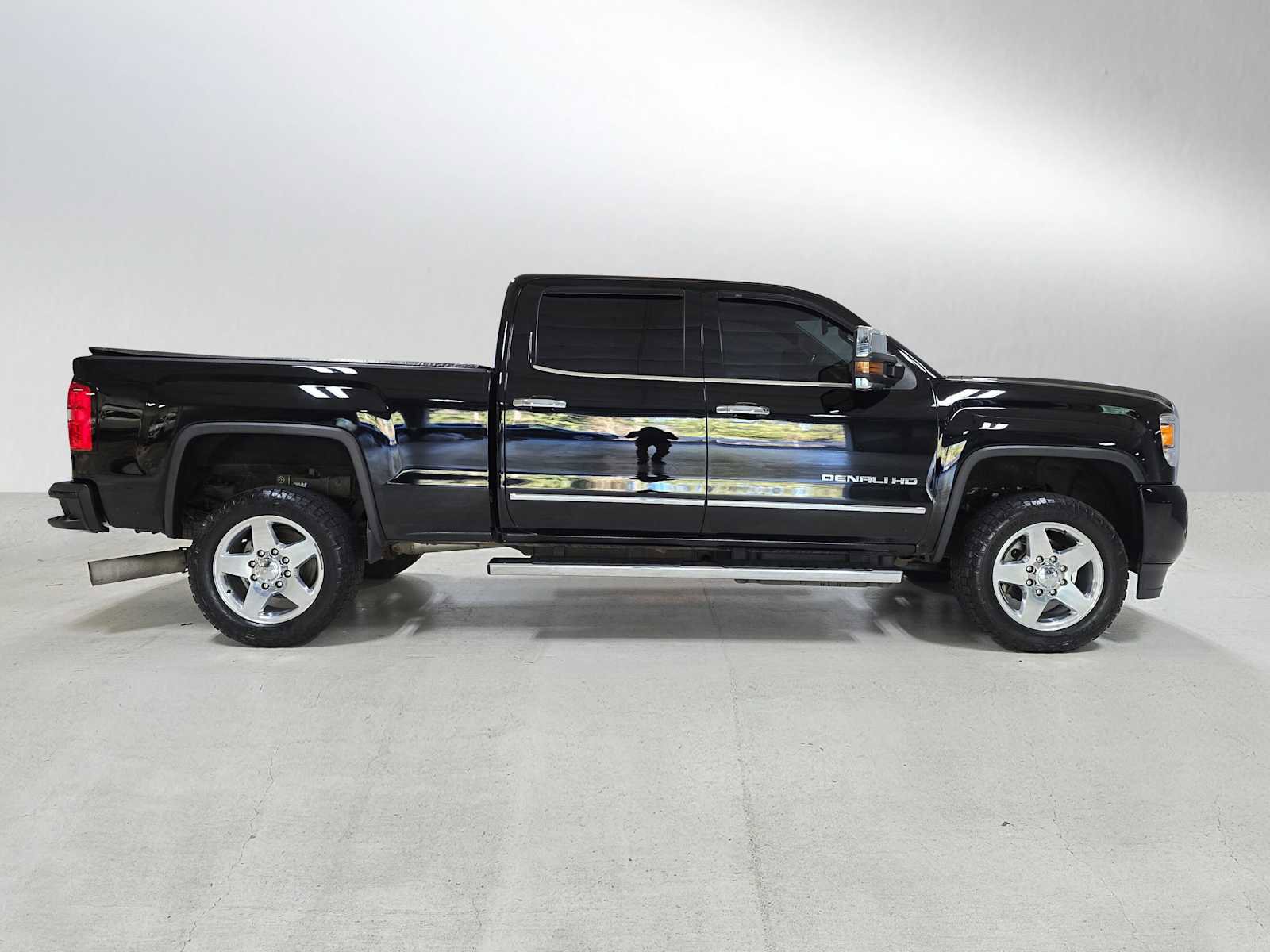 Used 2015 GMC Sierra 3500 Denali w/ Duramax Plus Package image 2