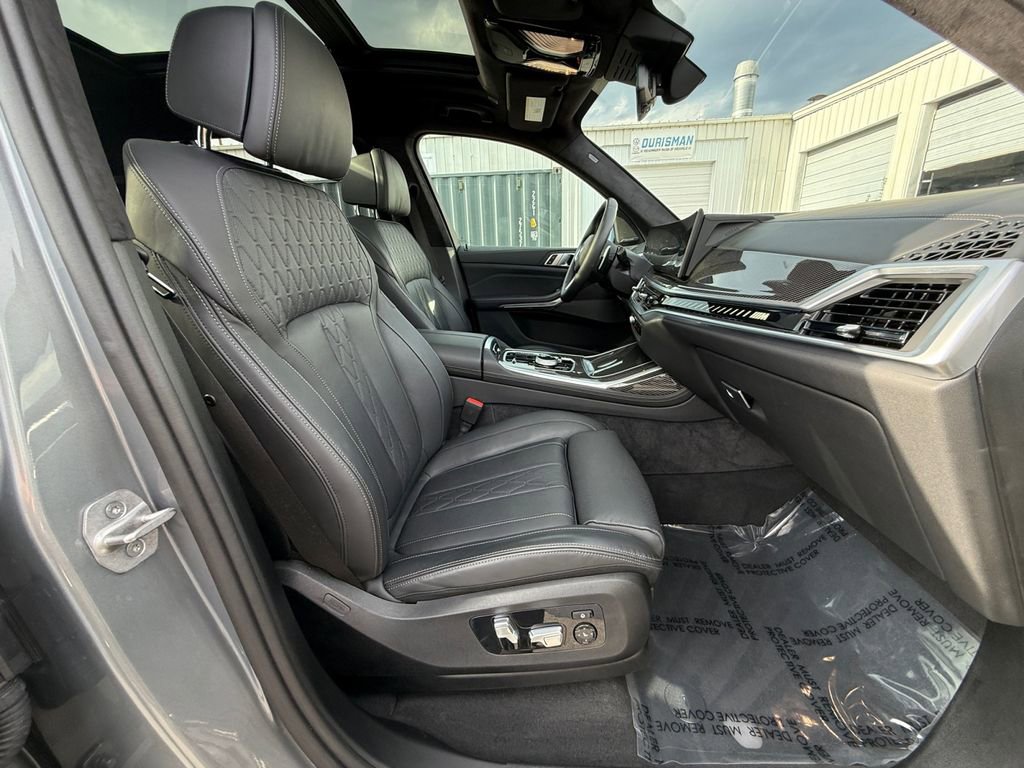 Used 2024 BMW X7 M60i w/ Executive Package image 26