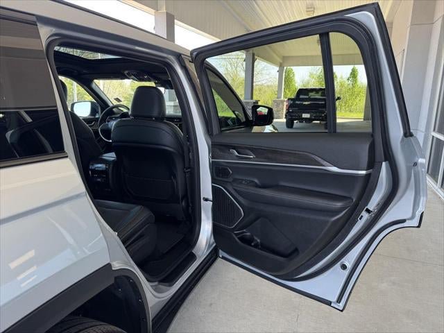 New 2026 Jeep Grand Cherokee L Limited w/ Limited Altitude Package AWD/4WD image 71