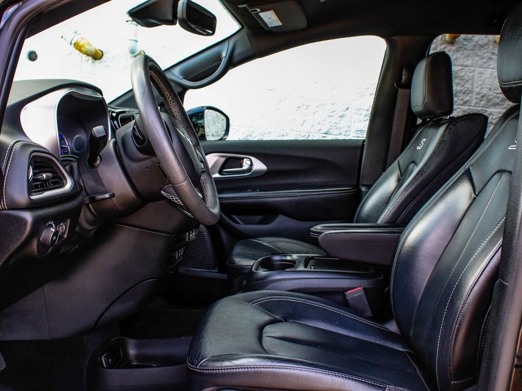 Used 2022 Chrysler Pacifica Touring-L w/ Uconnect Theater Family Group image 30