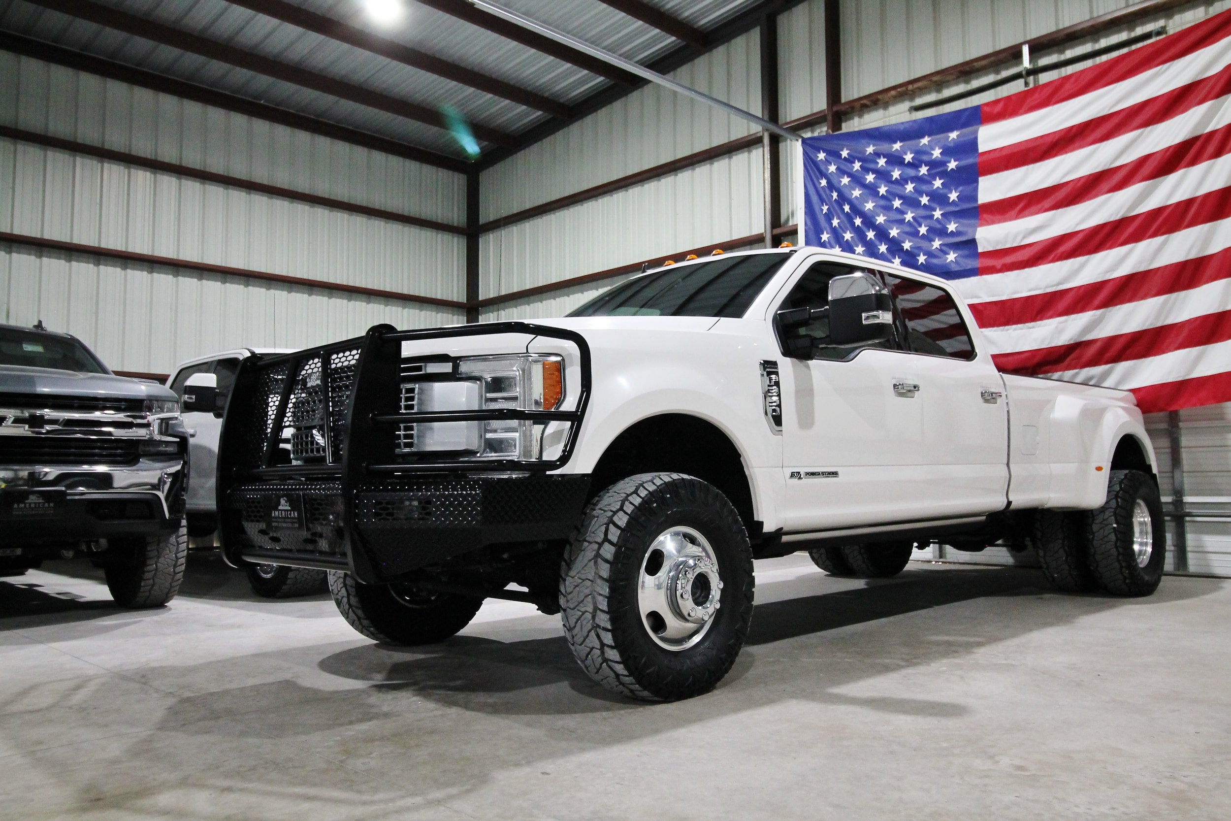 Used 2019 Ford F350 Platinum w/ Platinum Ultimate Package AWD/4WD image 3