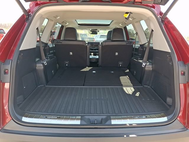 Used 2025 Toyota Grand Highlander AWD image 33