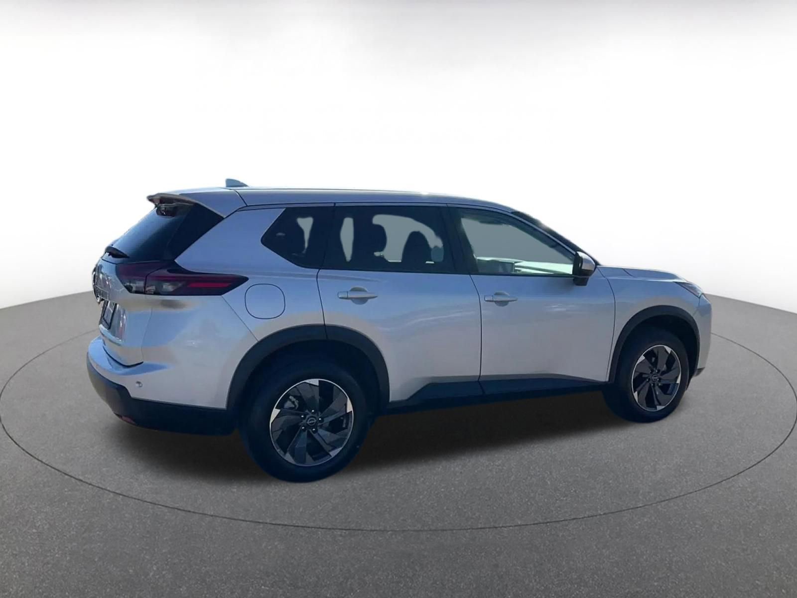 Used 2025 Nissan Rogue SV image 14