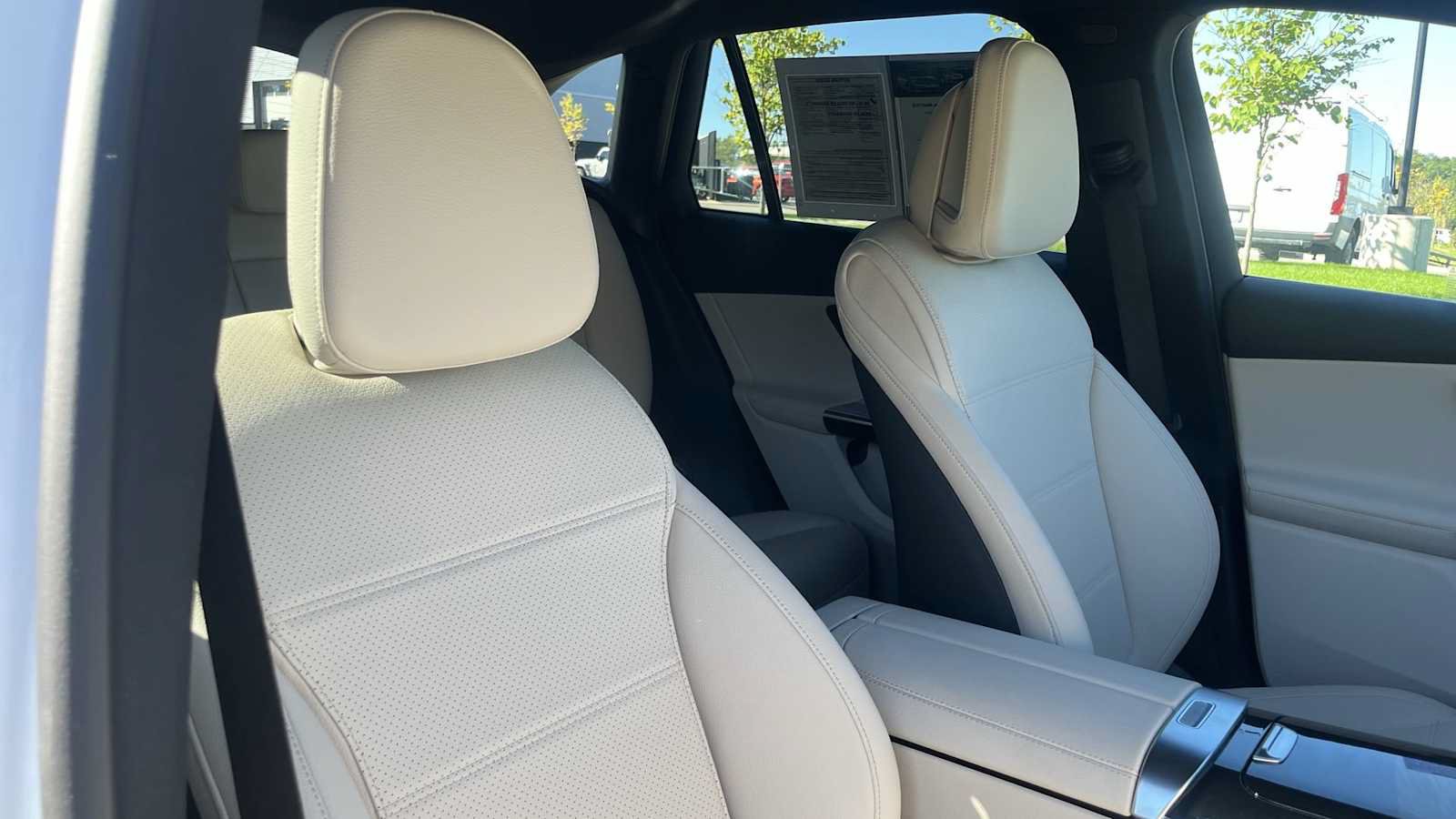 Certified 2025 Mercedes-Benz GLC 350e 4MATIC image 33