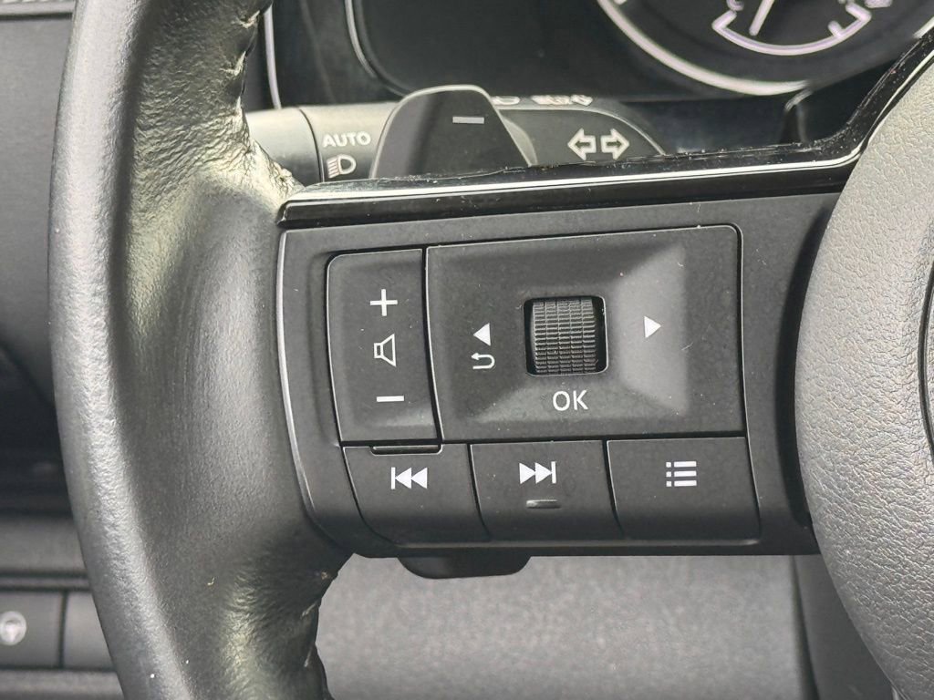 Certified 2022 Nissan Pathfinder SV w/ SV Black Package image 16