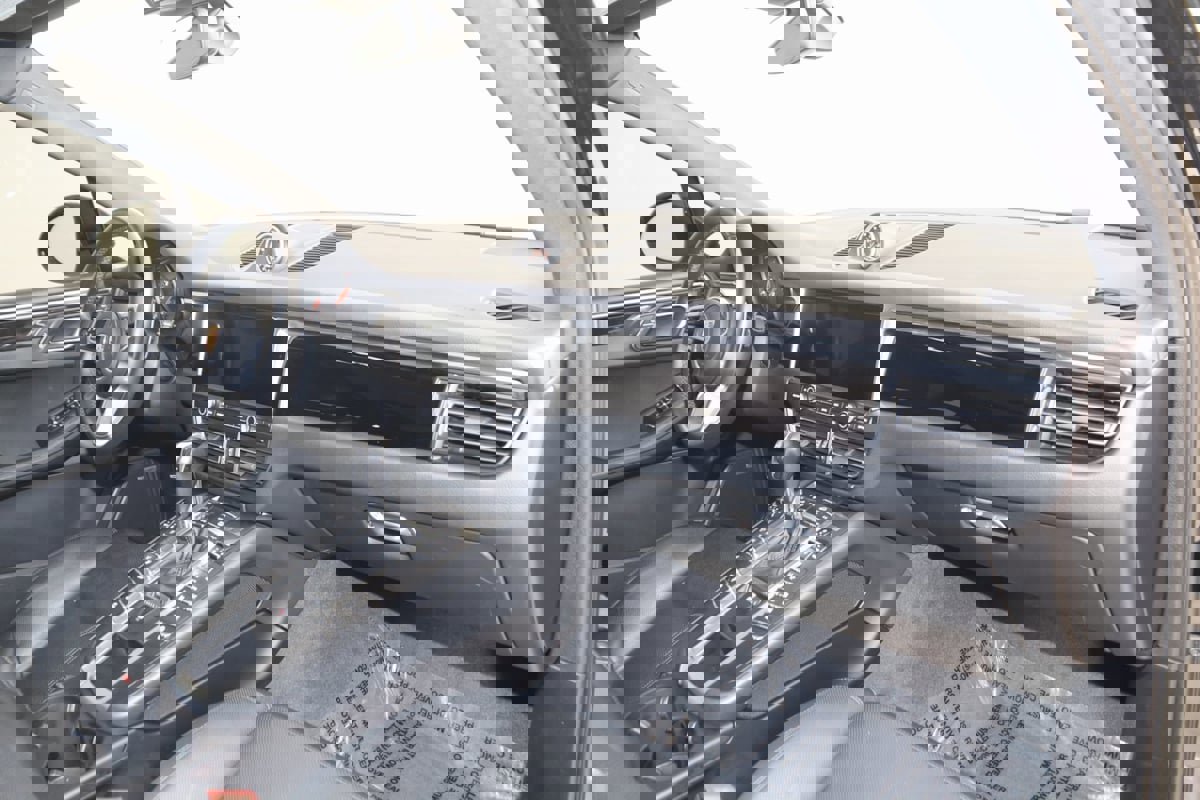 Used 2020 Porsche Macan image 46