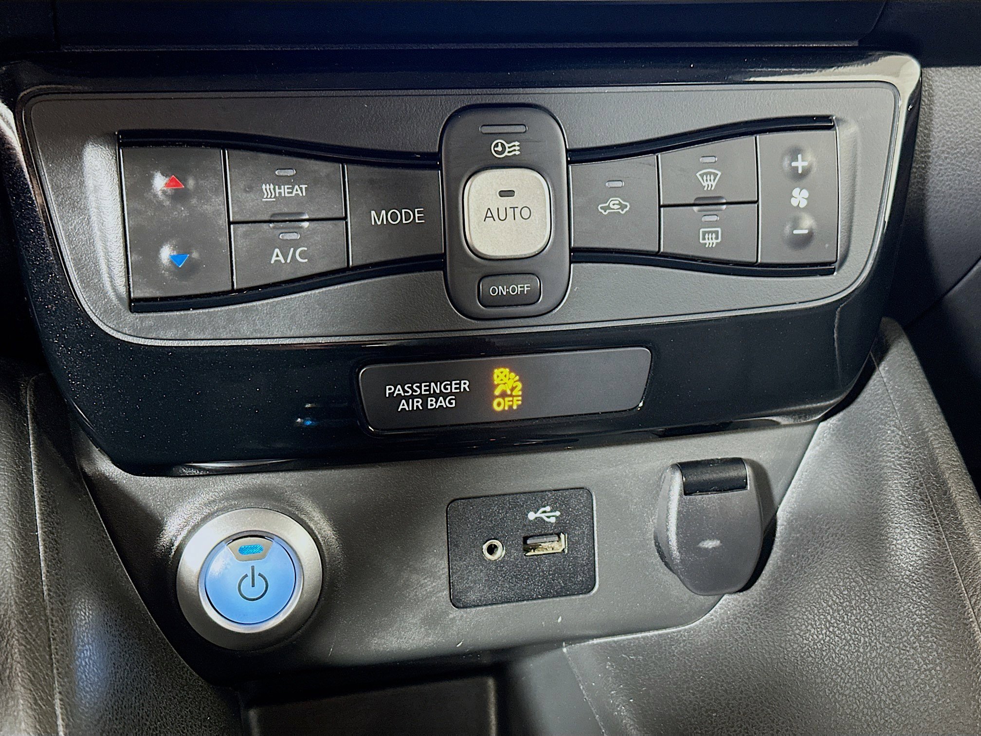 Used 2018 Nissan Leaf SV w/ SV Technology Package FWD image 16