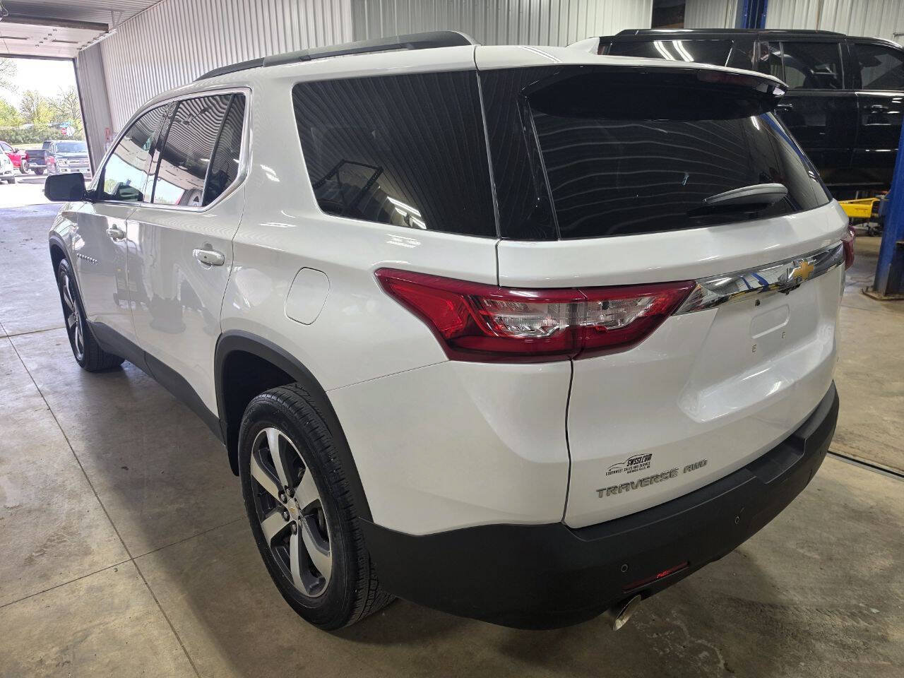 Used 2020 Chevrolet Traverse LT w/ LT Premium Package AWD/4WD image 6