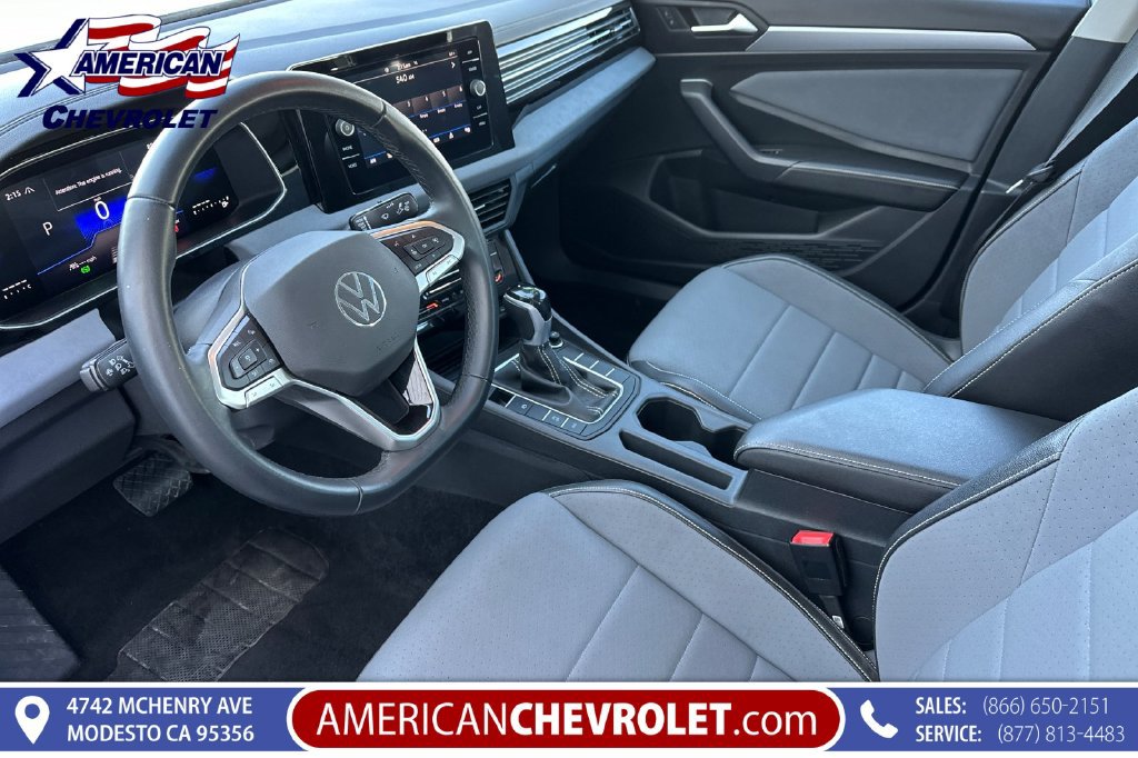 Used 2025 Volkswagen Jetta SE FWD image 10