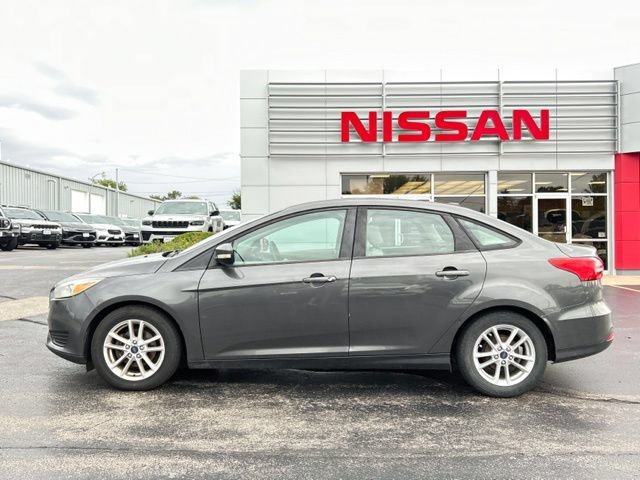 Used 2015 Ford Focus SE FWD image 2