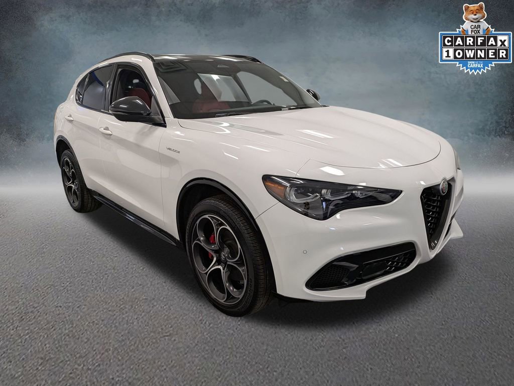 Used 2025 Alfa Romeo Stelvio Sprint w/ Veloce Package AWD/4WD image 3