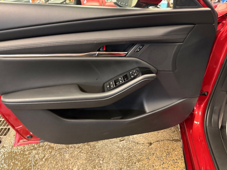 Used 2025 MAZDA MAZDA3 s image 36