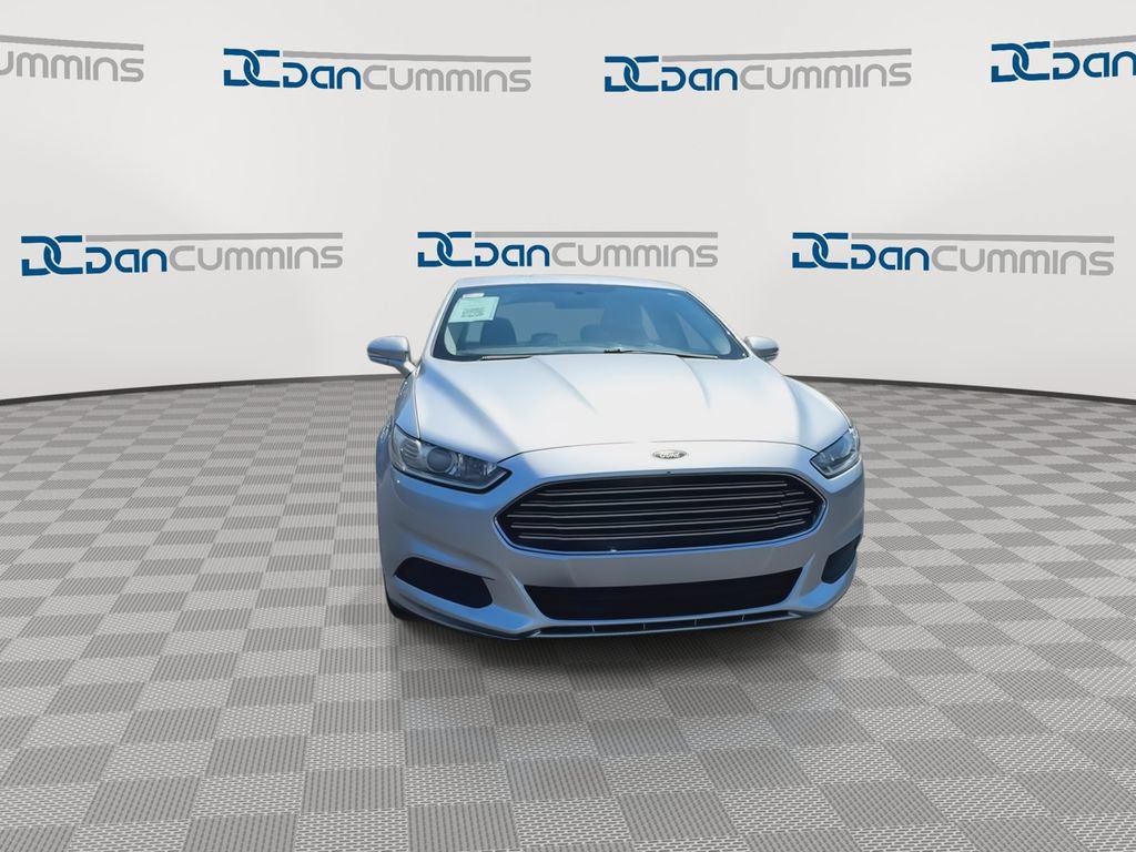 Used 2014 Ford Fusion SE FWD image 3