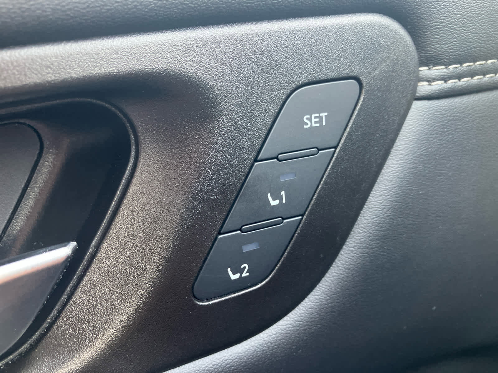 Used 2023 Nissan Pathfinder Platinum w/ Cargo Package image 12