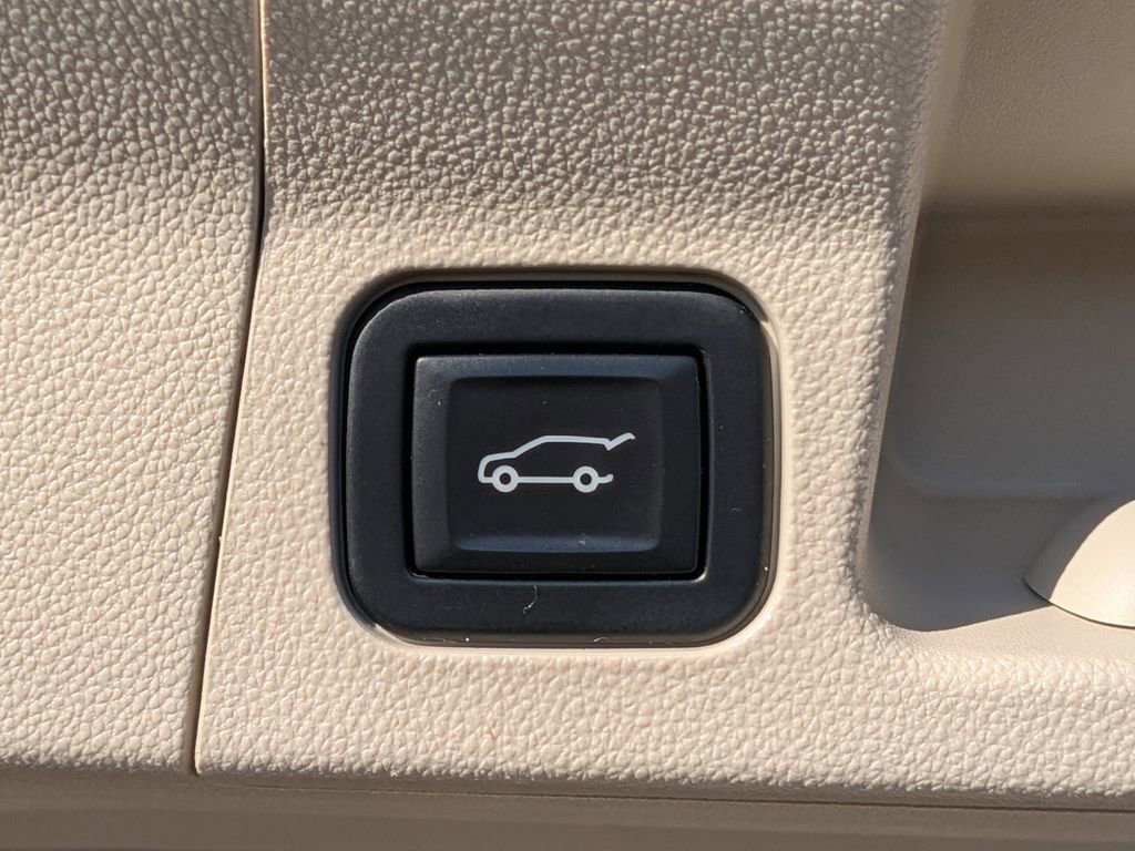 Used 2022 GMC Acadia Denali w/ Denali Ultimate Package image 14