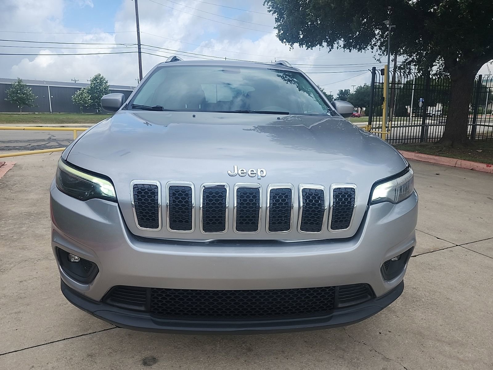 Used 2019 Jeep Cherokee Latitude w/ Popular Appearance Group AWD/4WD image 8