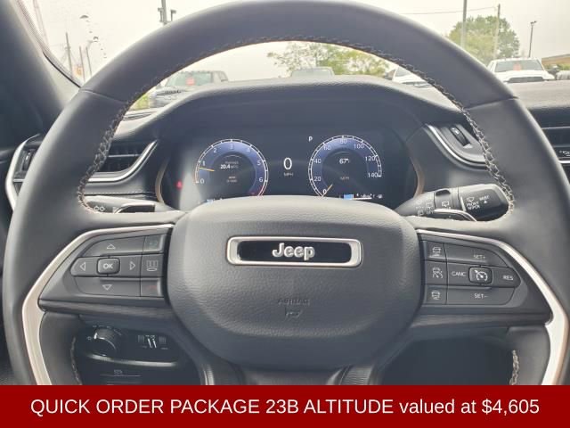 Used 2024 Jeep Grand Cherokee L Laredo image 12
