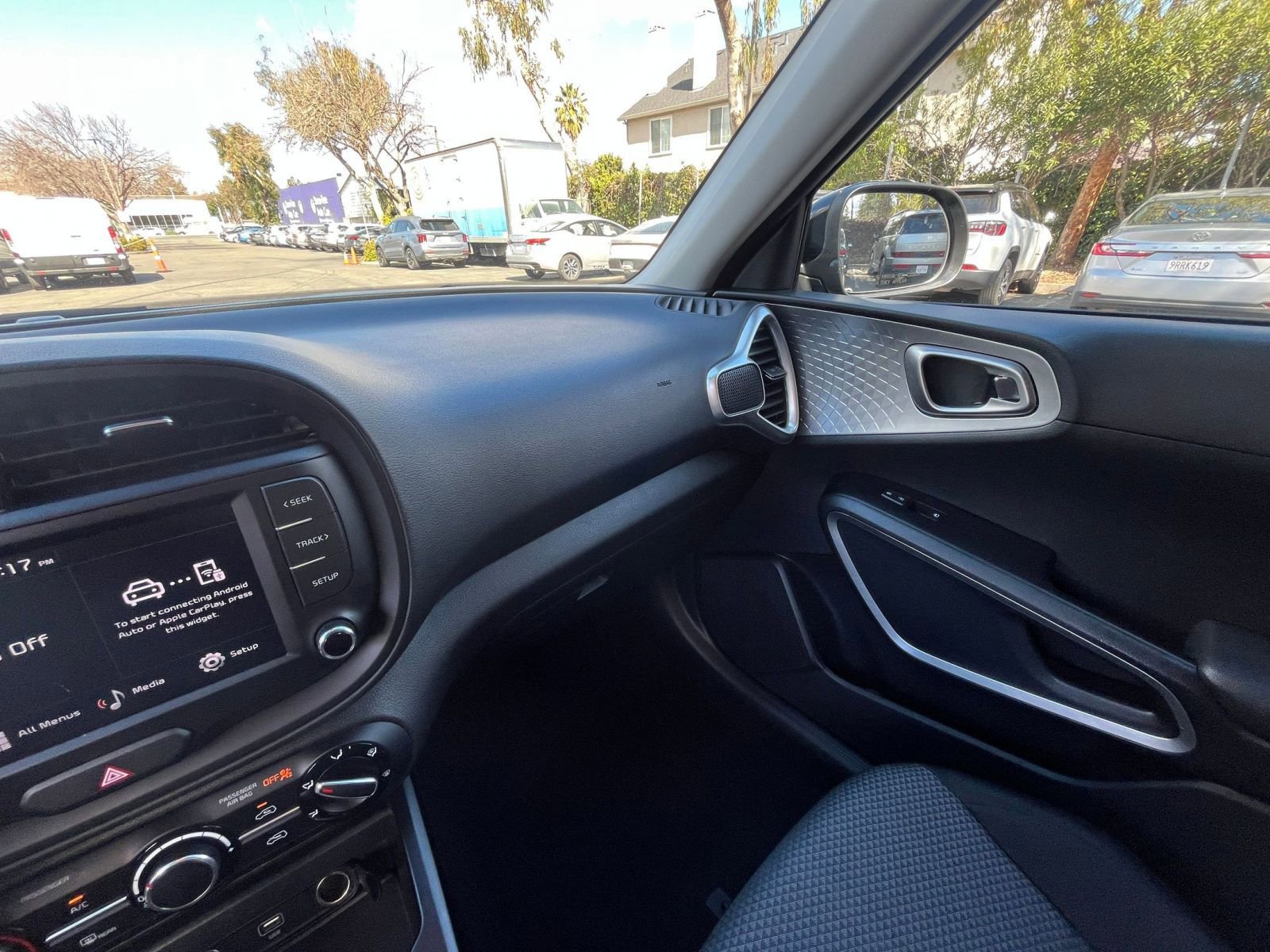 Used 2025 Kia Soul LX w/ LX Technology Package image 33