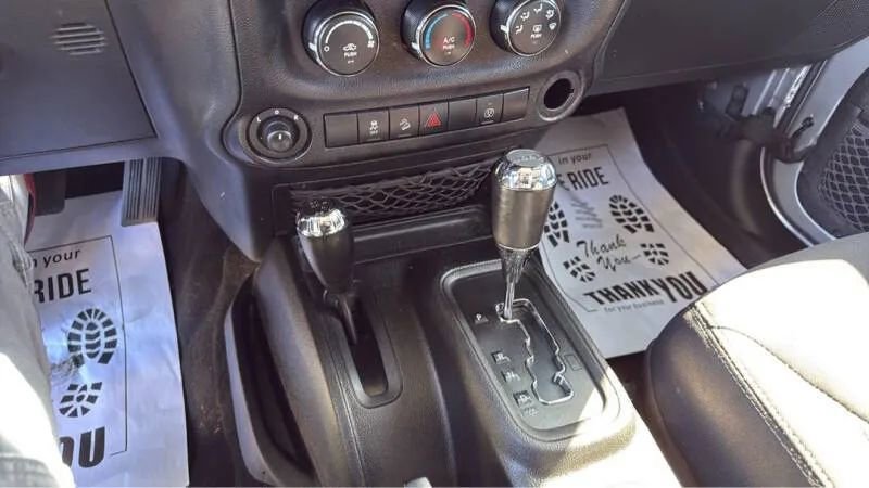 Used 2018 Jeep Wrangler Unlimited Sahara w/ Connectivity Group image 16