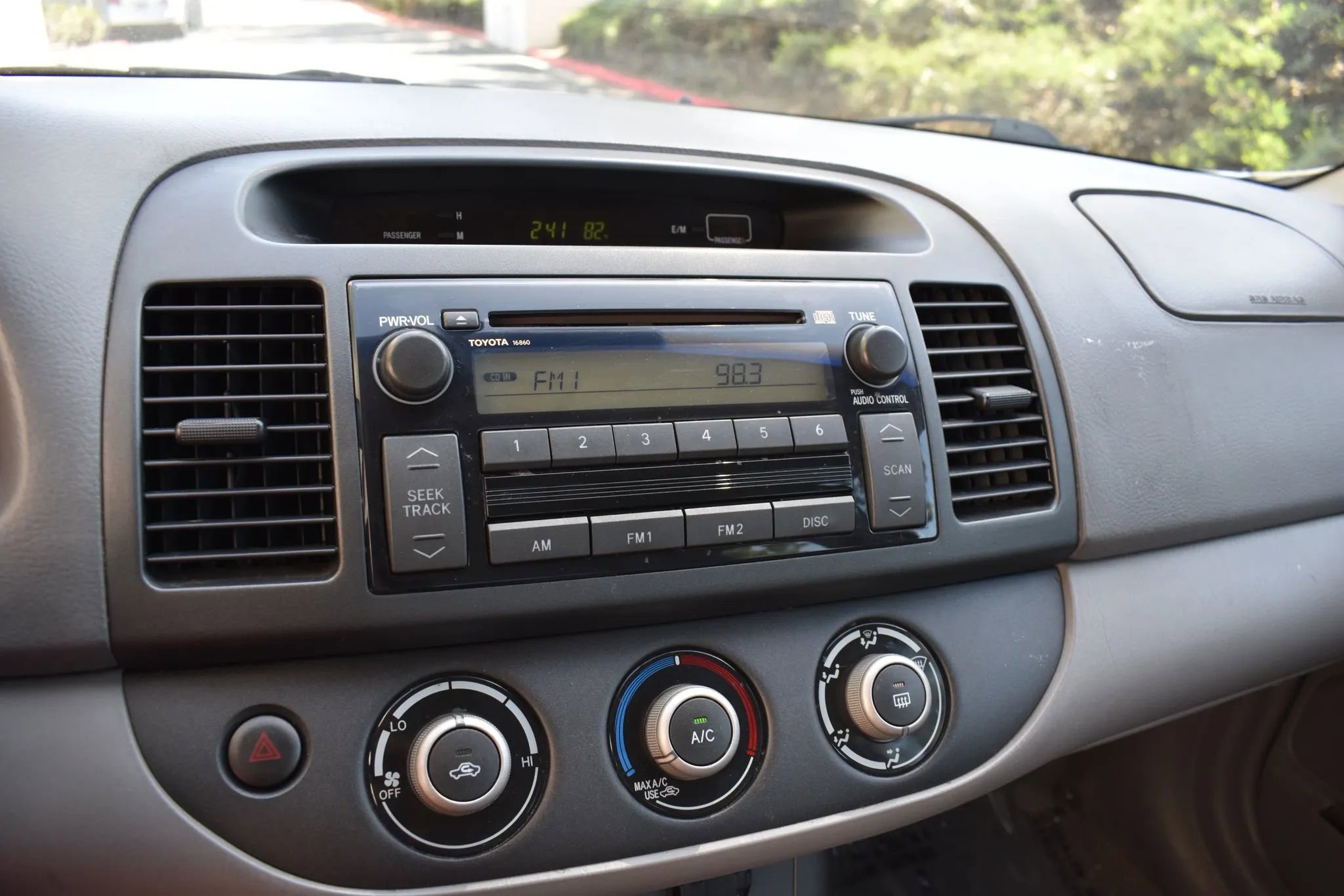 Used 2005 Toyota Camry LE FWD image 12