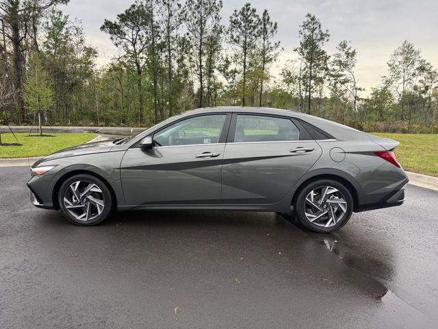 Used 2024 Hyundai Elantra SEL w/ Convenience Package FWD image 2