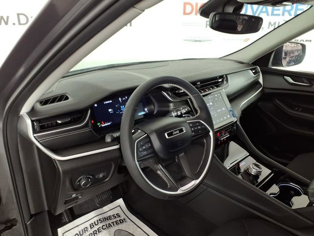 Used 2023 Jeep Grand Cherokee Laredo w/ Luxury Tech Group I image 13