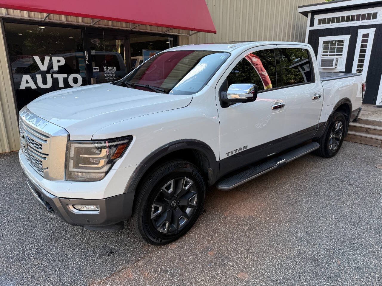 Used 2021 Nissan Titan Platinum Reserve w/ Moonroof Package AWD/4WD image 10