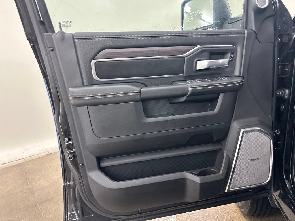 New 2026 RAM 3500 Laramie AWD/4WD image 34