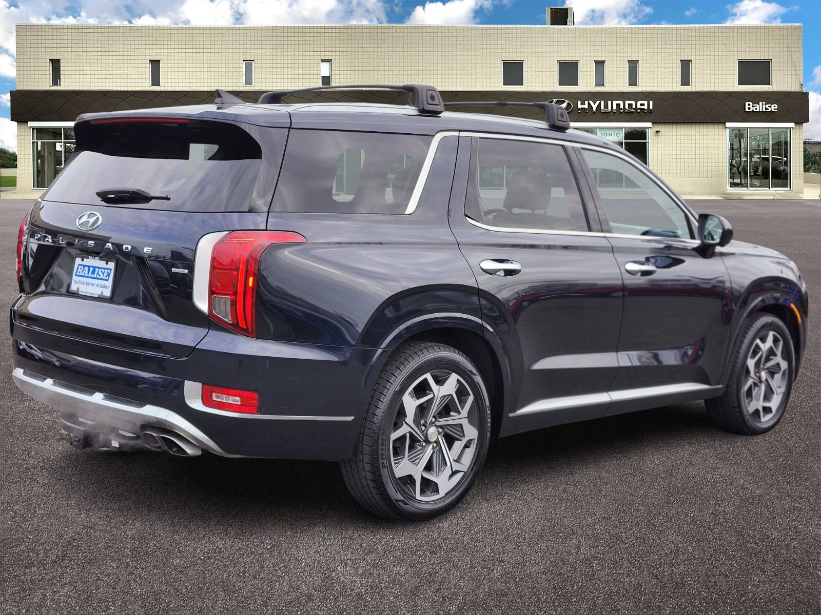 Used 2021 Hyundai Palisade Calligraphy image 3