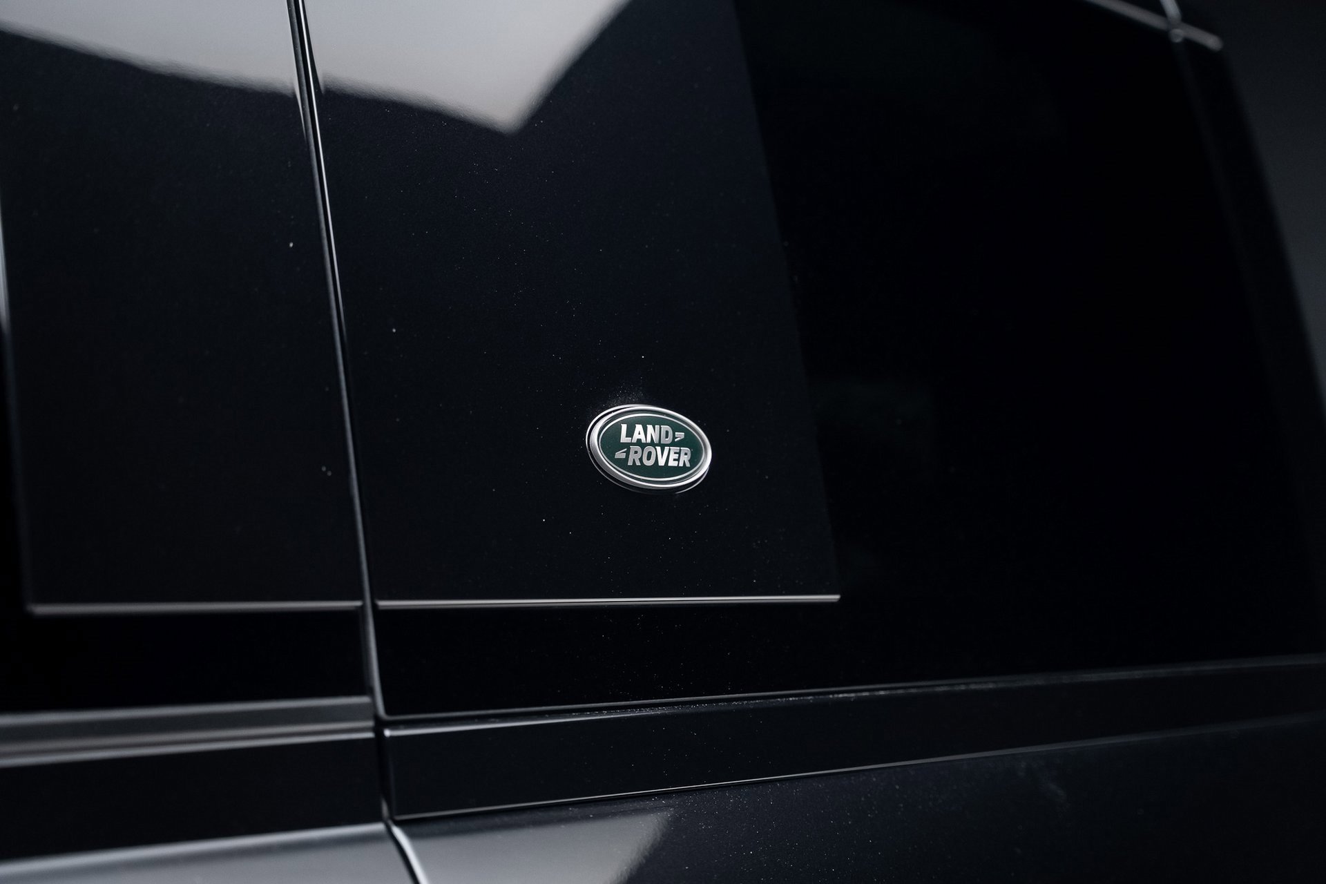 Used 2022 Land Rover Defender 110 SE image 24