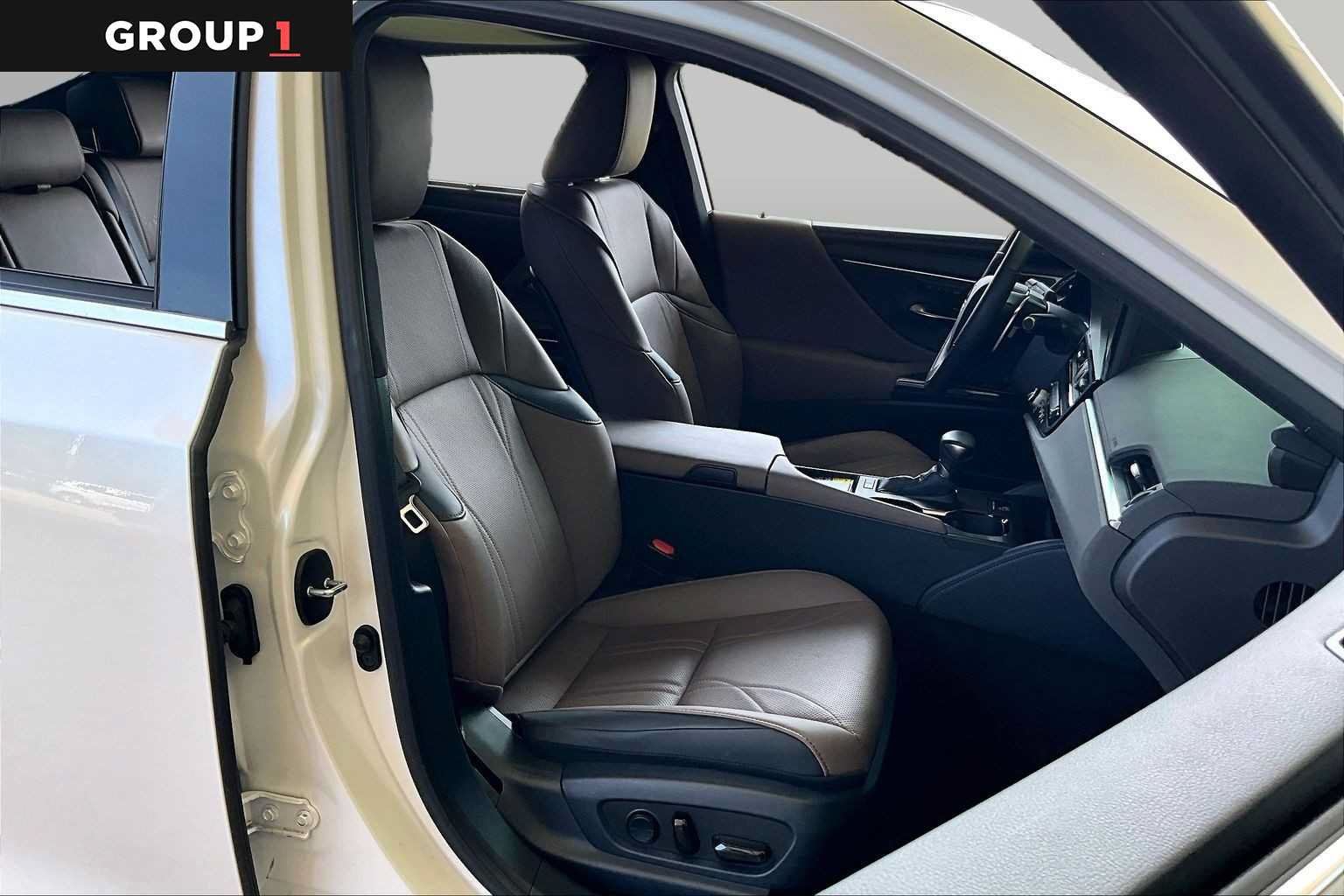 Certified 2024 Lexus ES 300h Ultra Luxury w/ Accessory Package (Z2) FWD image 8