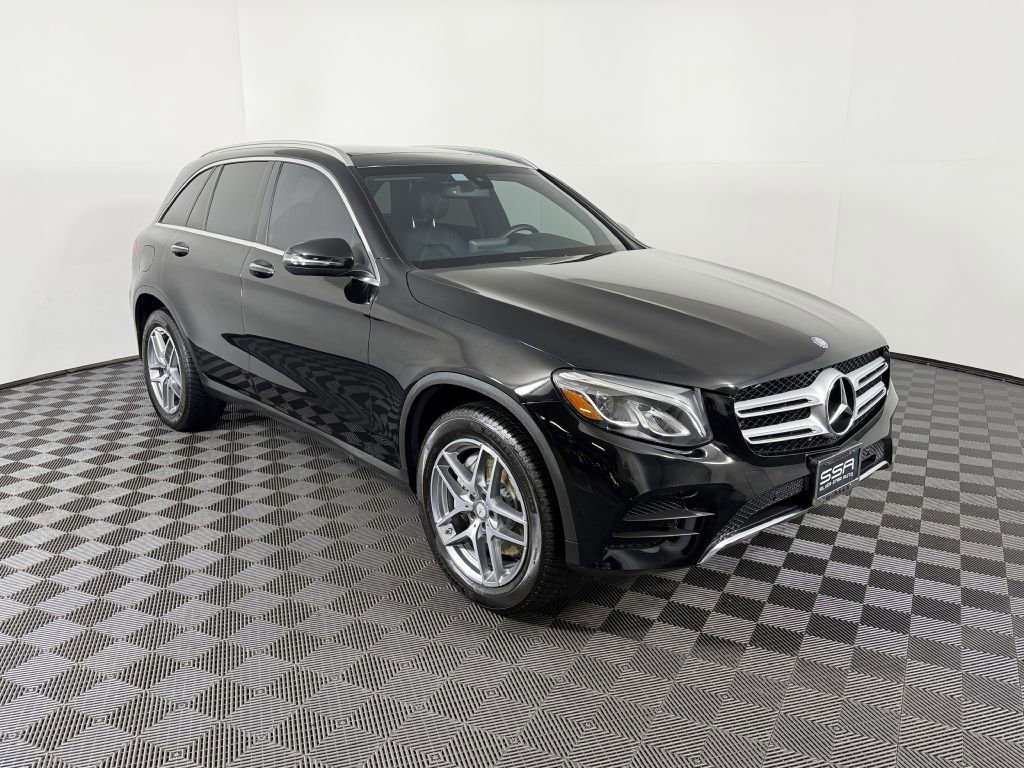 Used 2017 Mercedes-Benz GLC 300 4MATIC image 3