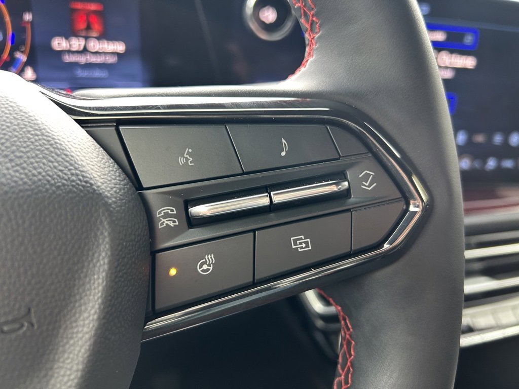 Used 2025 Chevrolet Traverse RS image 27