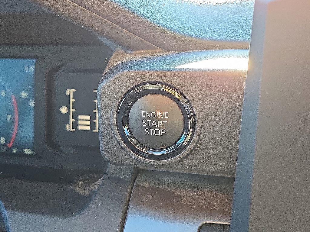 Used 2025 Toyota Tacoma SR5 image 31